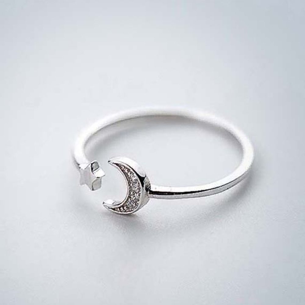 SOLD Gold Vermeil 14 Gold layered over 925 Sterling Silver Crescent Moon Ring - Picture 7 of 9